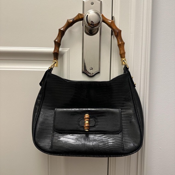 Thrifted shoulder bag 👜 Love the wooden shoulder strap, In decent condition. - Picture 3 of 5